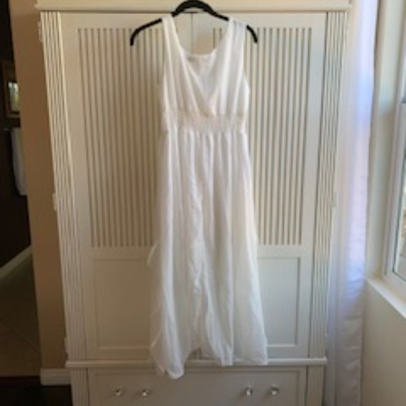 sexy free flowing white mini dress with outer layer - Picture 2 of 3